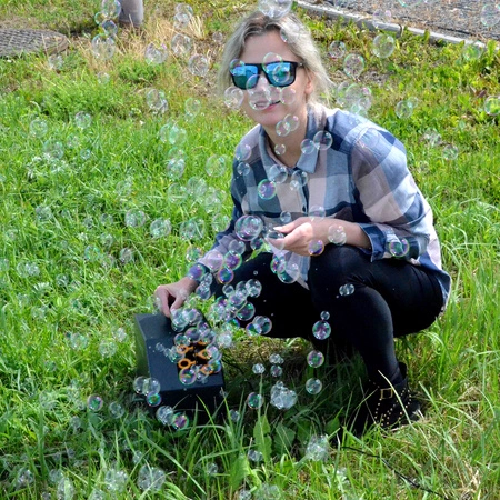 Zestaw: Wytwornica baniek B300 pilot z płynem i belką LED UV BUV123 Beamz