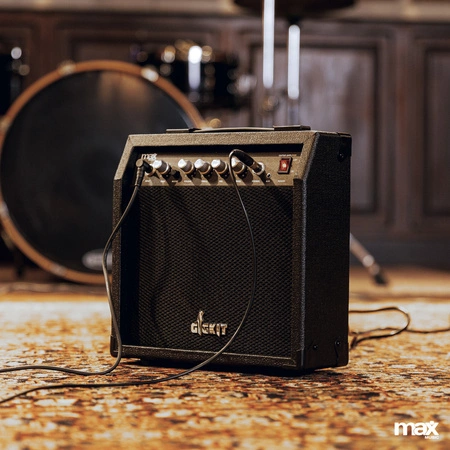 Zestaw: Gitara elektryczna GigKit Max czarna+ wzmacniacz akcesoria