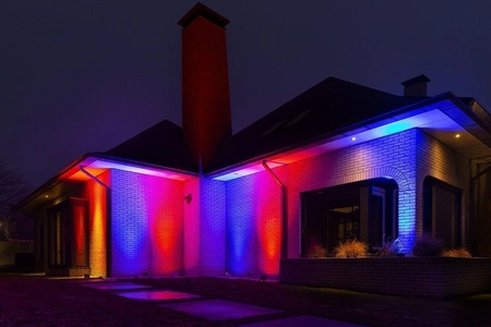 Oświetlacz akumulatorowy LED Uplight Par 6x12W RGBWA-UV z bezprzewodowym DMX - BIAŁY i osłona przeciwdeszczowa