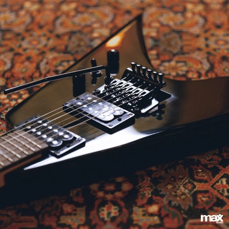 Zestaw: Gitara elektryczna GigKit czarna+ wzmacniacz tuner pokrowiec kostki struny