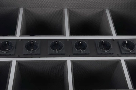 FCC9 Case z systemem ładowania na 8 oświetlaczy z serii BBP9