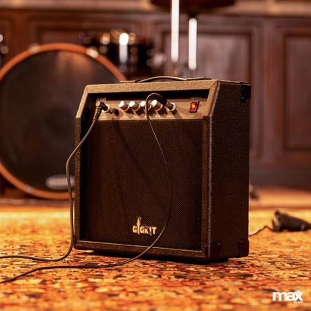 Zestaw: Gitara elektryczna basowa czarna GigKit wzmacniacz akcesoria