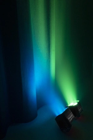 Oświetlacz Bateryjny LED Uplight BBP94W Par 4x12W RGBWA-UV z bezprzewodowym DMX i osłoną przeciwdeszczową
