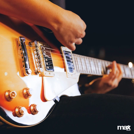 Zestaw: Gitara elektryczna GigKit w stylu LP sunburst+ wzmacniacz+ akcesoria