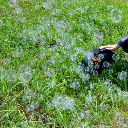 Zestaw: Wytwornica baniek B300 pilot z płynem i belką LED UV BUV123 Beamz