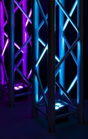 Oświetlacz Bateryjny LED Uplight BBP94W Par 4x12W RGBWA-UV z bezprzewodowym DMX i osłoną przeciwdeszczową