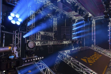 Głowa ruchoma WASH 6X 10W LED BeamZ FUZE610Z