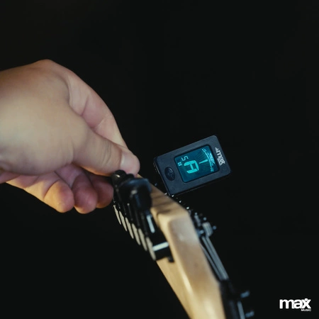 Zestaw: Gitara elektryczna GigKit czarna+ wzmacniacz tuner pokrowiec kostki struny