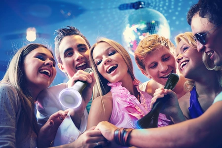 Mikrofon z głośnikiem do karaoke Party KAMIC kolor czarny