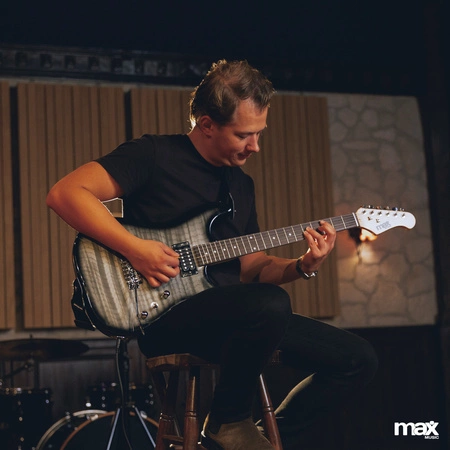 Zestaw: Gitara elektryczna GigKit Max czarna+ wzmacniacz akcesoria