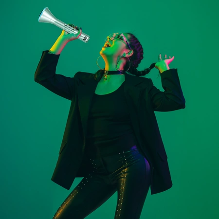 Mikrofon z głośnikiem do karaoke Party KAMIC kolor srebrny