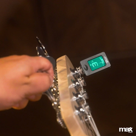 Zestaw: Gitara elektryczna basowa GigKit czerwona+ wzmacniacz statyw pokrowiec akcesoria