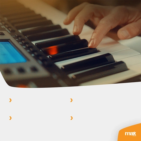 Zestaw: Keyboard 61-klawiszy czułych na dotyk Rhapsody61M Max + statyw, ławka, słuchawki