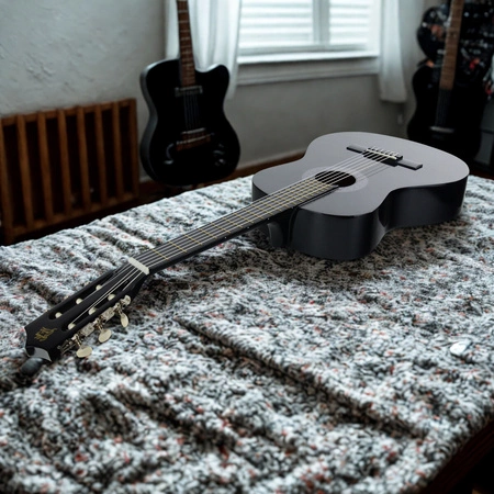 Zestaw: Gitara klasyczna 39" 4/4 czarna+ akcesoria+ 2x statyw+ podnóżek gitarowy Golden Guitar